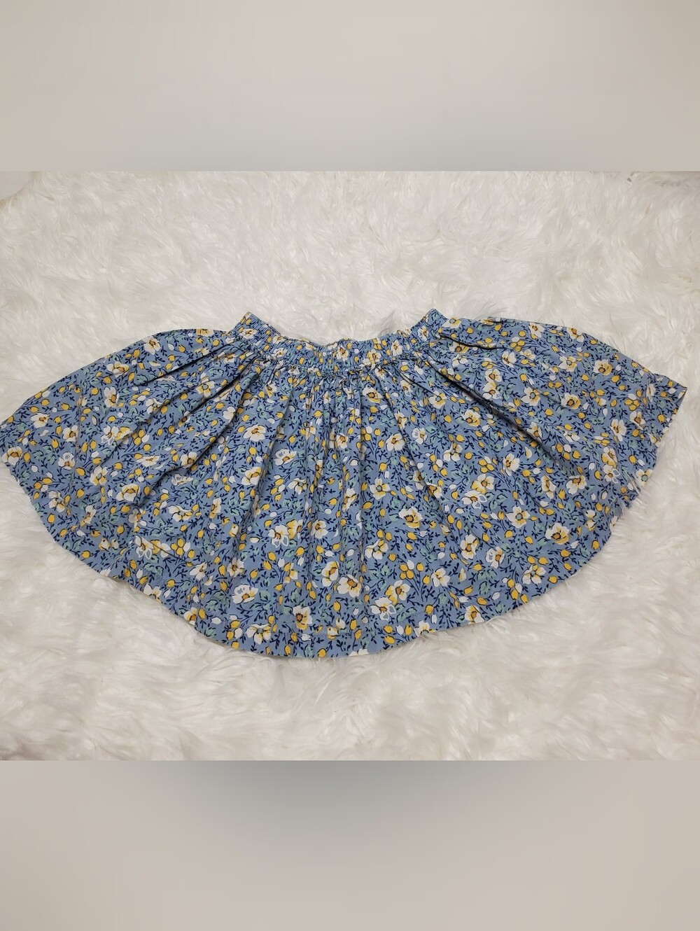 Oshkosh blue floral all over print skirt like new condition